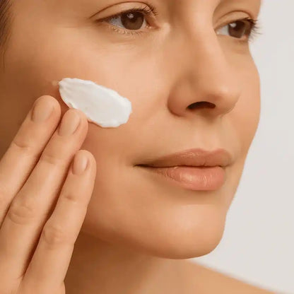 Juvenys crèmes et sérums anti age innovantes application soin visage